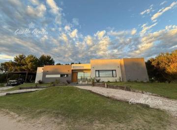 Casa de 5 ambientes, Costa Esmeralda · Venta de Casa Barrio 4 Dormitorio Ecuestre Costa Esmeralda - Piscina - Parrilla - Galeria