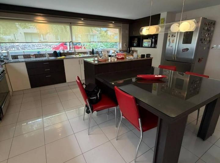 Casa · 415m² · 4 Dormitorios · 2 Cocheras