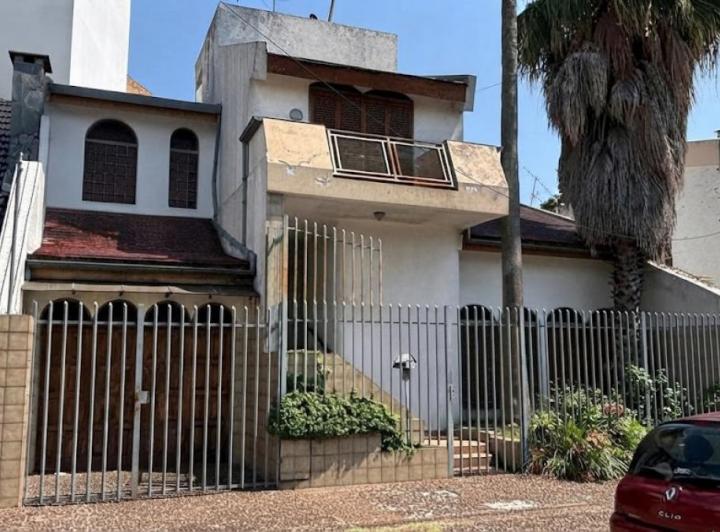 Casa · 180m² · 3 Ambientes · 1 Cochera