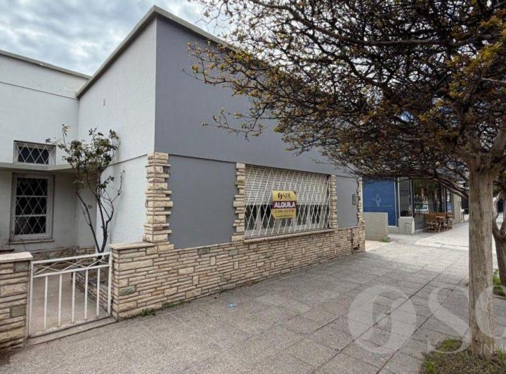 Casa · 100m² · 6 Ambientes · 1 Cochera