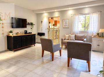 Casa · 150m² · 3 Ambientes · 1 Cochera · Venta Casa 3 Ambientes - Caseros - Acepta Permuta