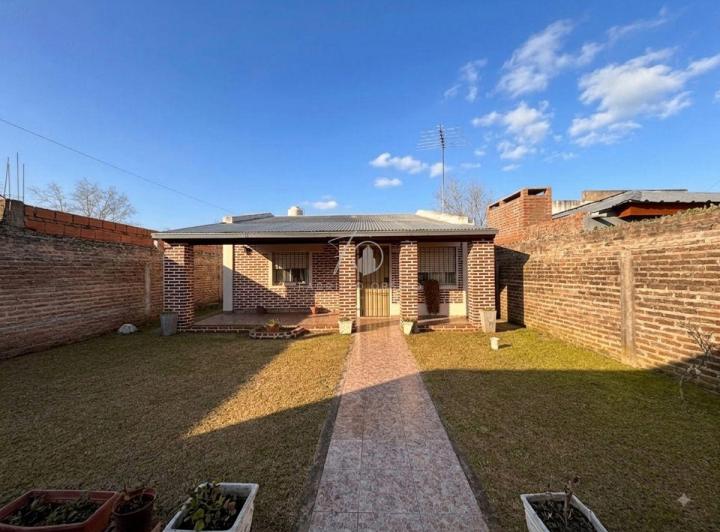Casa · 70m² · 4 Ambientes · 2 Cocheras