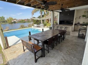 Casa · 373m² · 8 Ambientes · Venta Casa en Exclusiva a La Laguna 8 Amb. Barrio San Isidro Labrador Villanueva Tigre