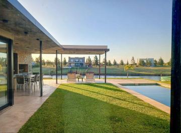 Casa · 300m² · 5 Ambientes · 2 Cocheras · Alquiler Temporal Casa 5 Amb Al Río Barrio El Naudir Escobar