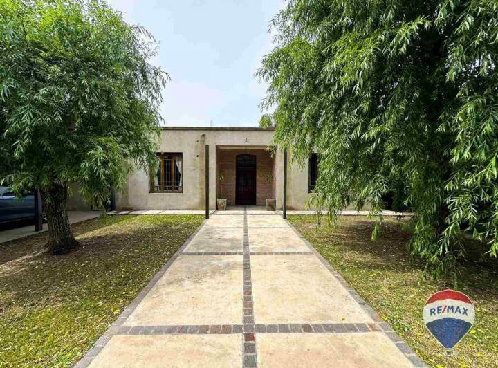 Casa · 200m² · 4 Ambientes · 2 Cocheras