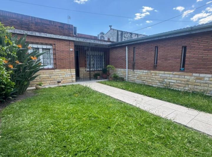 Casa · 96m² · 3 Ambientes · 2 Cocheras