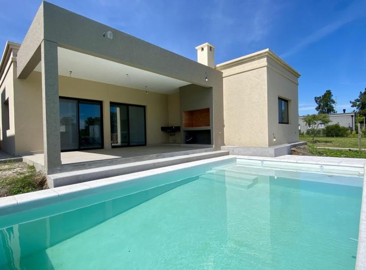 Casa · 140m² · 4 Ambientes · 2 Cocheras