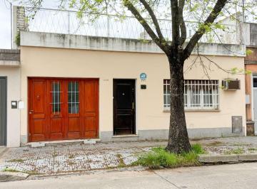 Casa · 120m² · 5 Ambientes · 1 Cochera · Casa en Venta en Pergamino con Patio