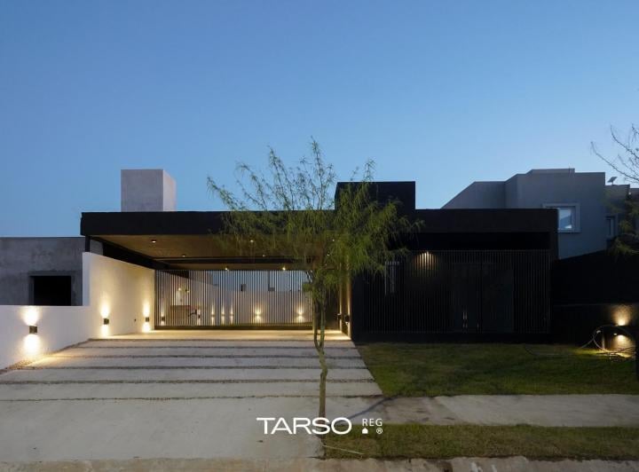 Casa · 181m² · 5 Ambientes · 2 Cocheras
