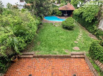 Casa · 246m² · 5 Ambientes · 1 Cochera · Importante Propiedad Sobre Lote Propio en La Lucila