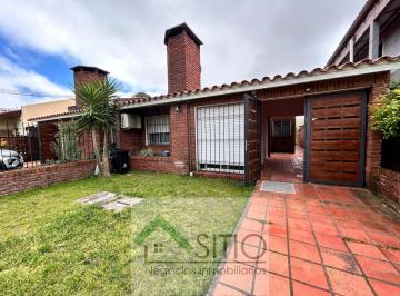 Casa · 100m² · 8 Ambientes · 2 Cocheras · Casa en Lomas de Solymar Sur, 3 Dorm.