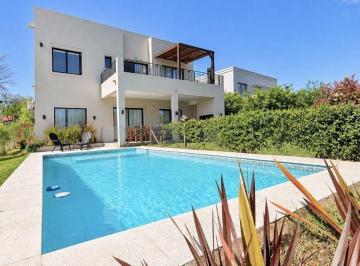 AMN-AMN-4175_2 · Casa en Venta en Santa Elena - Pilar del Este