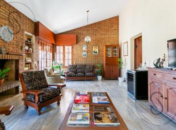 Casa · 356m² · 15 Ambientes · 1 Cochera · Casa en Venta de 4 Dorm. con Patio en Villa Belgrano