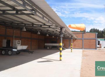 Bodega-Galpón · 375m² · 3 Ambientes · 10 Cocheras · Nave Industrial en Plaza Huincul