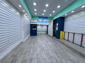 Local comercial · 105m² · 2 Ambientes · Alquiler Local en Av Zona Masiva Balvanera