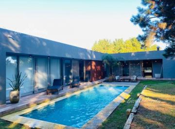 Casa de 4 ambientes, Costa Esmeralda · Venta Casa 3 Dorm. Categoría - Golf I Costa Esmeralda - Pileta - Parrilla - Calefacción Centra