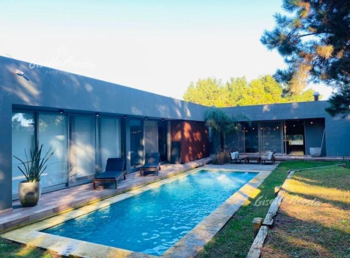 Casa · 192m² · 4 Ambientes · 2 Cocheras