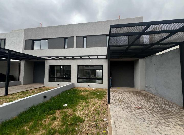 Casa · 146m² · 4 Ambientes · 1 Cochera