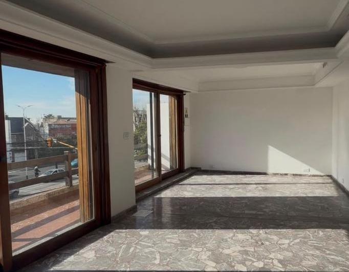 Departamento · 200m² · 5 Ambientes