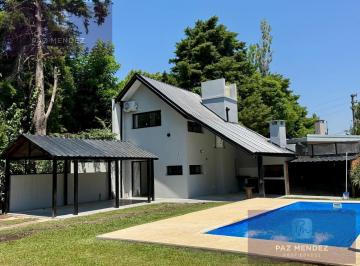 Casa · 90m² · 3 Ambientes · 2 Cocheras · Casa en El Carmencito