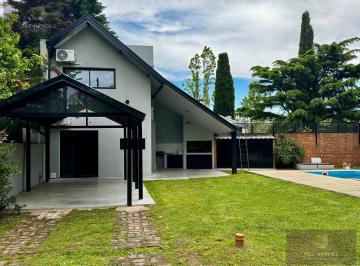Casa · 90m² · 3 Ambientes · 2 Cocheras · Casa en El Carmencito