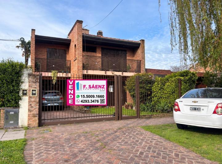 Casa · 250m² · 5 Ambientes · 1 Cochera