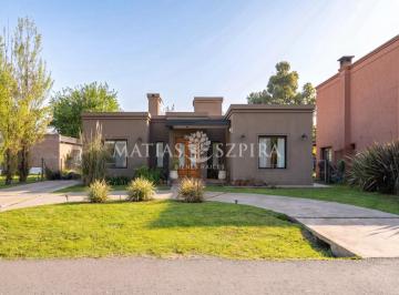 Casa · 116m² · 4 Ambientes · 2 Cocheras · Casa en Álvarez del Bosque