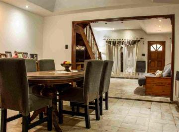 Casa · 176m² · 8 Ambientes · 1 Cochera · Venta Casa 3 Dorm. Cochera Patios Echesortu