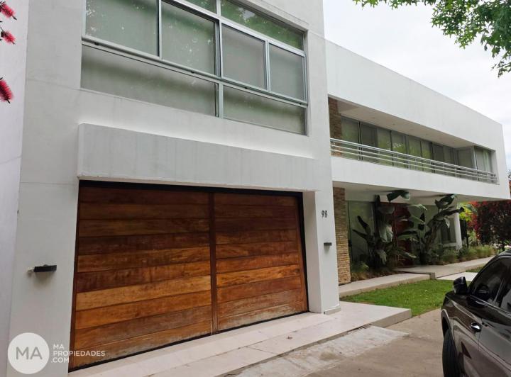 Casa · 550m² · 7 Ambientes · 2 Cocheras