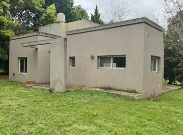 Casa · 180m² · 4 Ambientes · 1 Cochera · Casa 4 Amb. con Amplio Jardín. Muy Luminosa - Barrio Santa Brígida