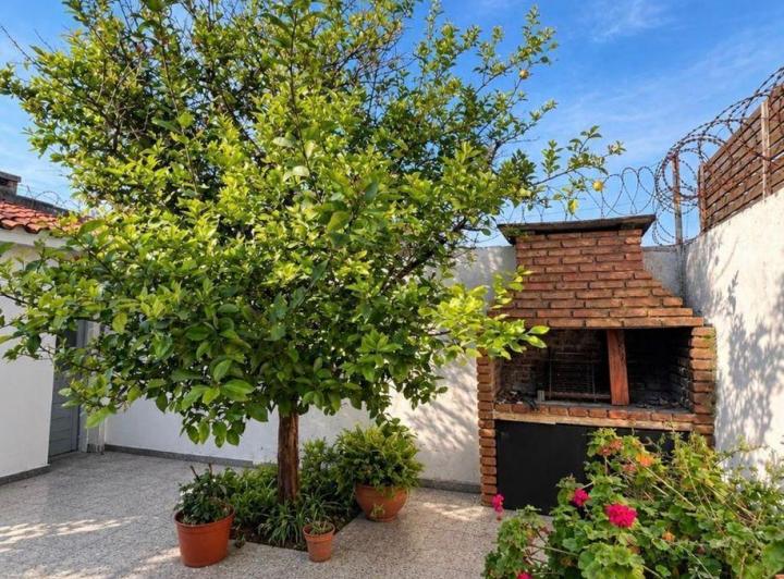 Casa · 230m² · 4 Ambientes · 2 Cocheras