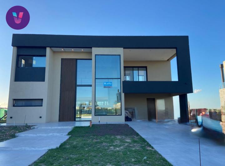 Casa · 267m² · 6 Ambientes · 2 Cocheras