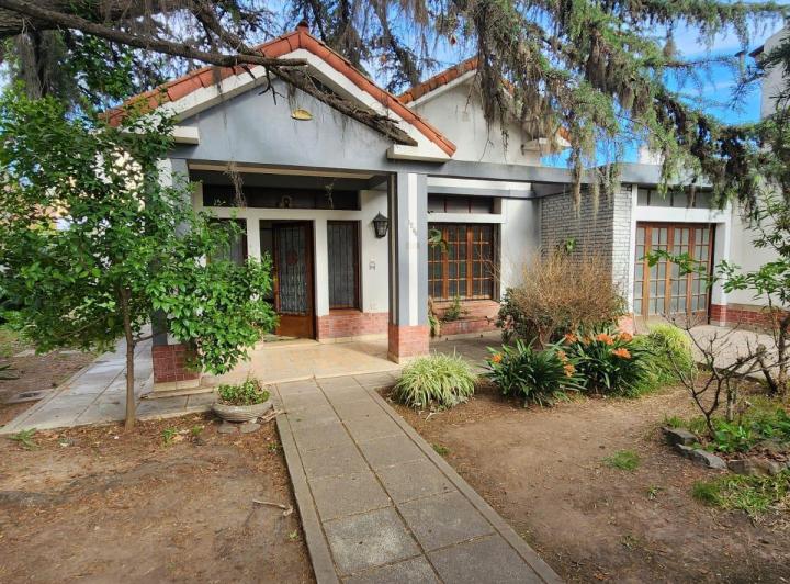 Casa · 205m² · 7 Ambientes · 1 Cochera