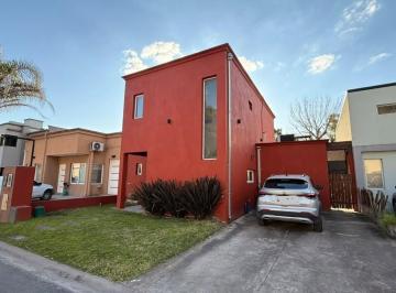 Casa · 100m² · 3 Ambientes · 2 Cocheras · Casa en Venta 3 Ambientes con Pileta y Quincho - Agustinas 1