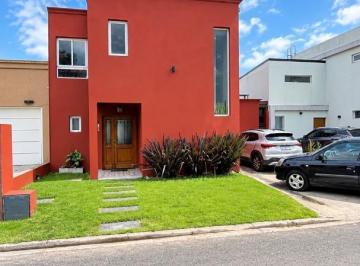 Casa · 100m² · 3 Ambientes · 2 Cocheras · Casa en Venta 3 Ambientes con Pileta y Quincho - Agustinas 1