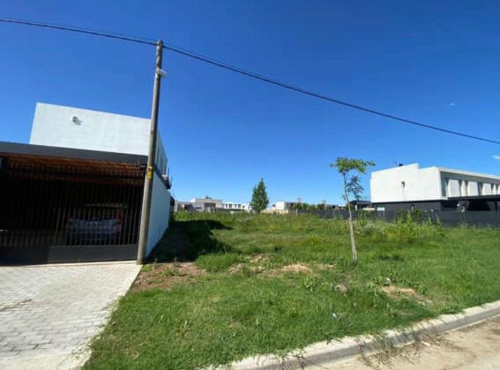 Terreno · 371m²