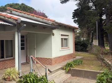 Casa · 132m² · 2 Dormitorios · 1 Cochera · Casa en Venta en Pehuen Co Calle Huaglen Al 400
