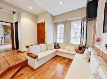 Casa · 143m² · 5 Ambientes · Venta Casa 5 Amb Liniers Ubicacion Quincho Terraza