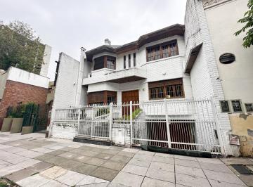 Casa · 309m² · 8 Ambientes · 2 Cocheras · Casa de Categoría en Venta en Barracas Patio con Pileta y Parrilla Terraza y Cochera Apto Crédito