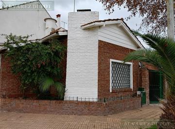Casa · 80m² · 3 Ambientes · 1 Cochera · Casa en Alquiler en Olivos Golf