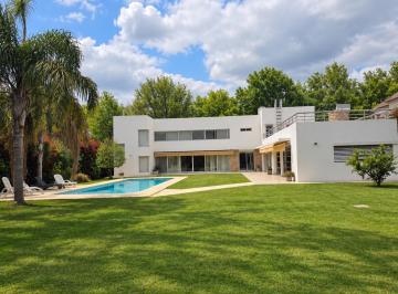 Casa · 550m² · 8 Ambientes · Venta Casa de 5 Dorm., Parque, Piscina