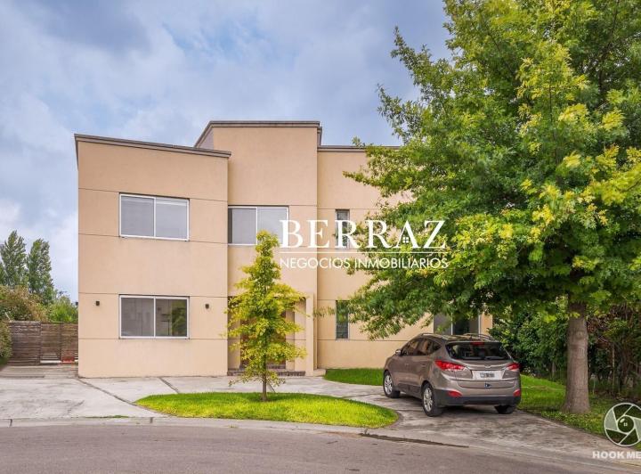Casa · 250m² · 5 Ambientes · 1 Cochera