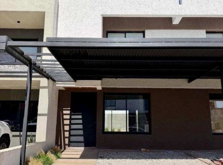 Casa · 108m² · 4 Ambientes · 1 Cochera