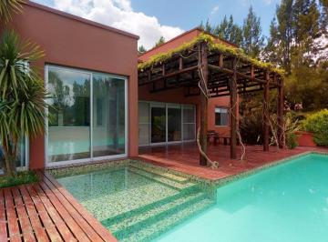 Casa · 287m² · 4 Ambientes · 2 Cocheras · Venta de Casa Campos de Roca