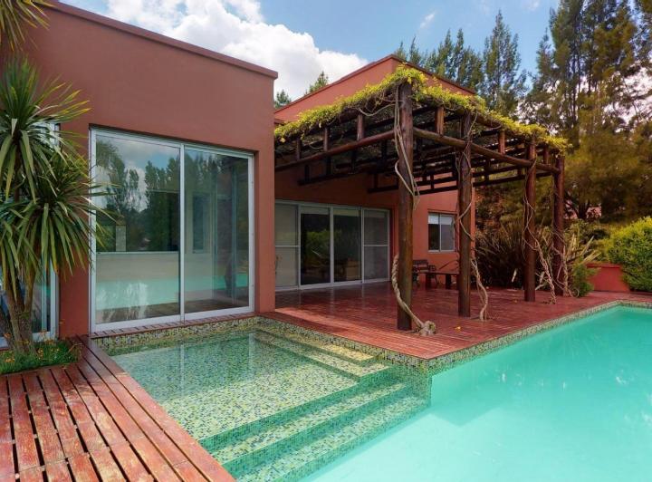 Casa · 287m² · 4 Ambientes · 2 Cocheras
