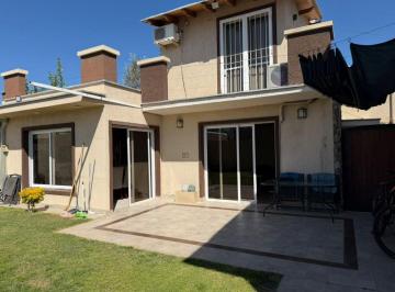 Casa de 8 ambientes, Godoy Cruz · Alquiler Casa Barrio Los Cerezos