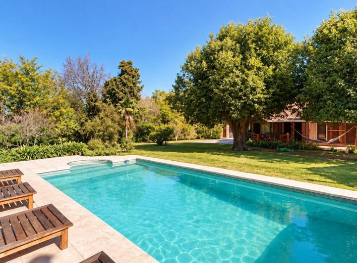 Casa · 230m² · 5 Ambientes · 2 Cocheras