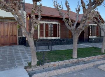 Casa de 8 ambientes, Maipú · Casa en Venta de 4 Dorm. C/ Cochera en Maipú