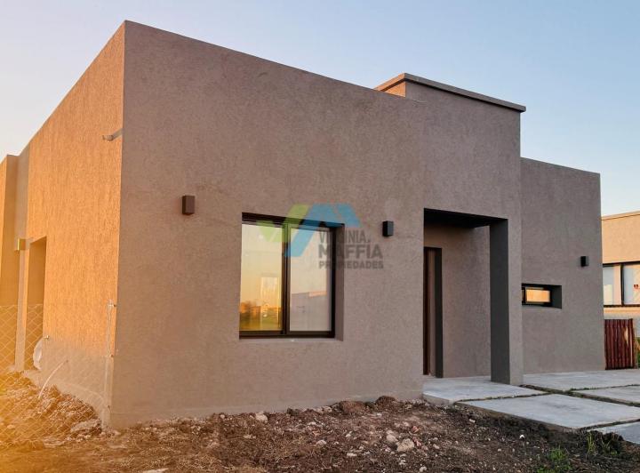 Casa · 138m² · 4 Ambientes · 2 Cocheras
