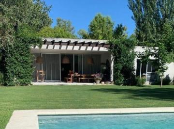 Casa · 210m² · 4 Ambientes · 1 Cochera · Casa en Alq. Temporario en El Encuentro, General Pacheco, Tigre